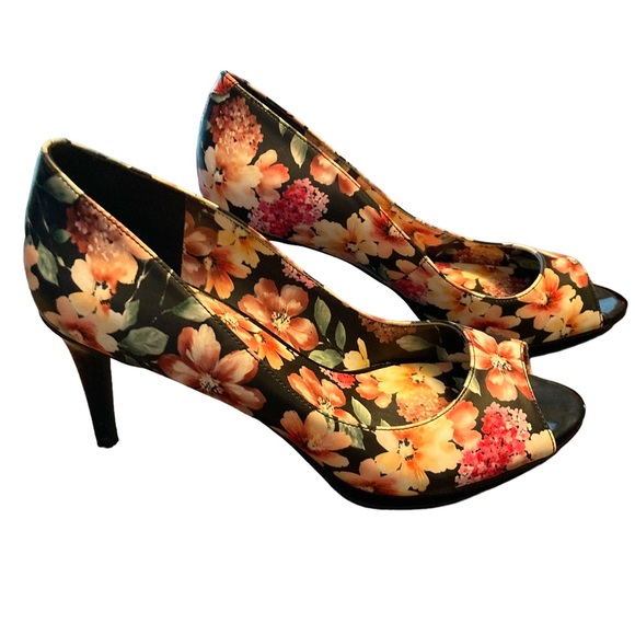 Nine West black floral peep toe heels size 7 - Picture 2 of 6